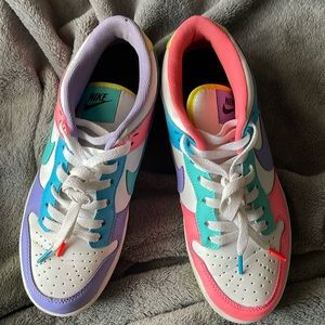 I am selling these they were only worn 3x, I wear a size 6 and they’re too big.